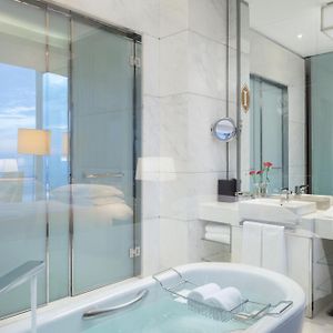 1 King Classic Lake View Lounge Access